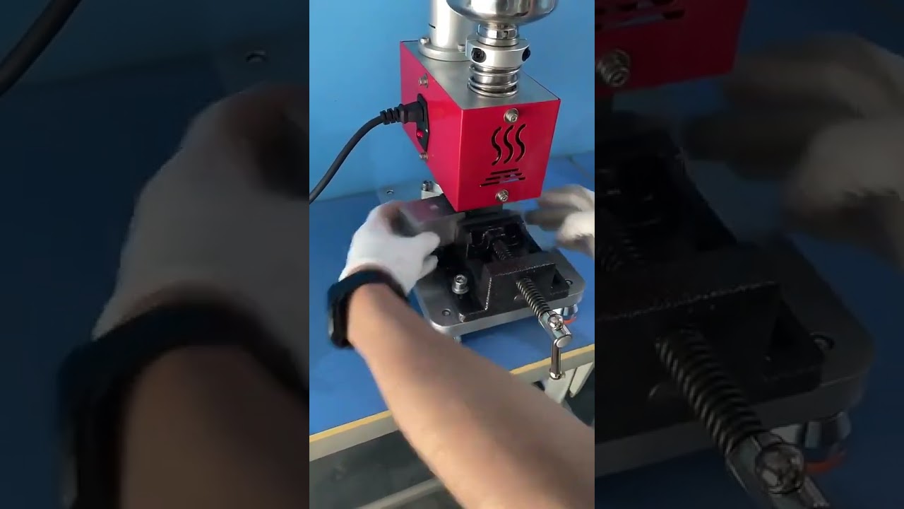 Manual Plastic InjectorHydro Pneumatic Plastic Injector   Small Injection Molding Machine