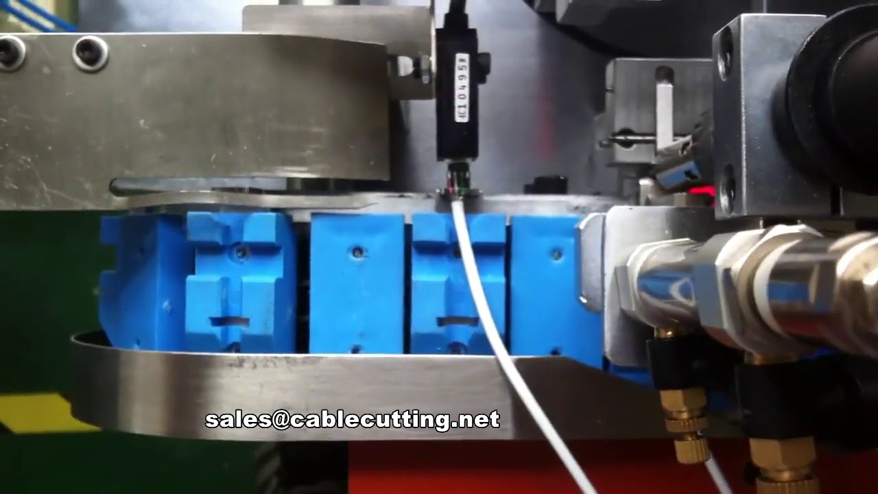 Automatic soldering machine for soldering iphone charging cable